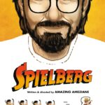 Auf dem Cover zur Comic Biografie von Steven Spielberg ist der Nachname des Regisseurs zu sehen in der Schriftart von Inidana Jones. Großflächig ziert ein Portrait des Regisseurs das Cover und unten am Rand ist eine Pixelgrafik von Indiana Jones zu sehen.